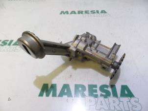 Usagé Pompe à huile Dacia Logan (LS) 1.6 16V Prix € 50,00 Règlement à la marge proposé par Maresia Parts