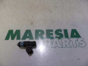 Używane Wtryskiwacz (wtrysk benzyny) Dacia Logan (LS) 1.6 16V Cena € 20,00 Procedura marży oferowane przez Maresia Parts