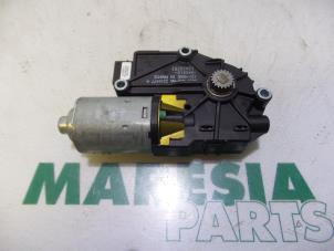 Used Sunroof motor Renault Grand Scénic III (JZ) 1.5 dCi 110 Price € 131,25 Margin scheme offered by Maresia Parts