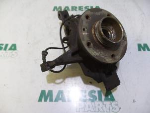Used Knuckle, front right Renault Grand Scénic III (JZ) 1.5 dCi 110 Price € 35,00 Margin scheme offered by Maresia Parts