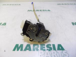 Używane Mechanizm blokady drzwi prawych wersja 2-drzwiowa Fiat Fiorino (225) 1.3 JTD 16V Multijet Cena € 35,00 Procedura marży oferowane przez Maresia Parts