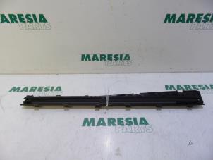 Used Sun visor Renault Grand Scénic III (JZ) 1.6 16V Price € 50,00 Margin scheme offered by Maresia Parts