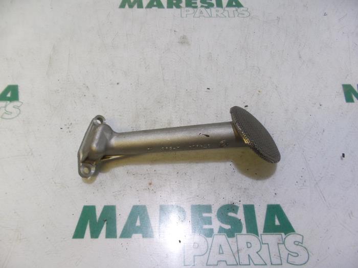 Używane Pompa oleju Alfa Romeo GT (937) 1.9 JTD 16V Multijet Cena € 25,00 Procedura marży oferowane przez Maresia Parts