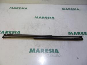 Used Set of tailgate gas struts Renault Grand Scénic III (JZ) 1.6 16V Price € 35,00 Margin scheme offered by Maresia Parts