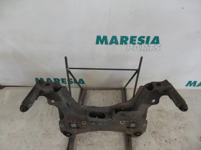 Used Subframe Renault Grand Scénic III (JZ) 1.6 16V Price € 105,00 Margin scheme offered by Maresia Parts