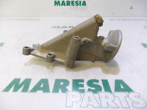 Usagé Support filtre à huile Peugeot 206 CC (2D) 2.0 16V Prix € 40,00 Règlement à la marge proposé par Maresia Parts