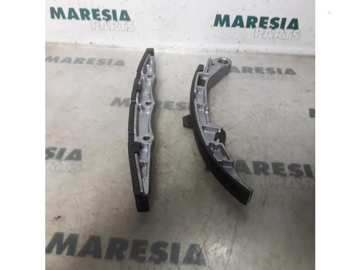 Usagé Couvercle de distribution Renault Vel Satis (BJ) 3.5 V6 24V Autom. Prix € 20,00 Règlement à la marge proposé par Maresia Parts