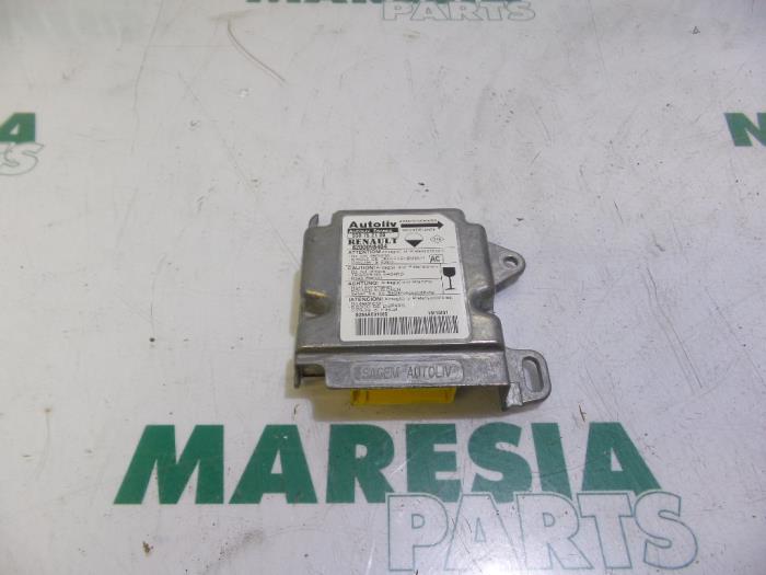 Używane Modul poduszki powietrznej Renault Master II (JD) 2.2 dCi 16V Cena € 100,00 Procedura marży oferowane przez Maresia Parts