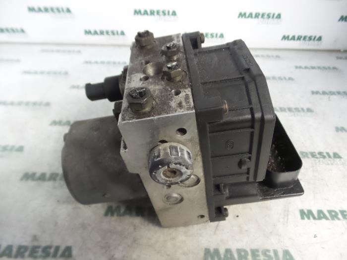 Usagé Pompe ABS Fiat Stilo (192A/B) 2.4 20V Abarth 3-Drs. Prix € 75,00 Règlement à la marge proposé par Maresia Parts