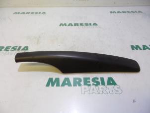 Used Roof rail, right Peugeot 307 Break (3E) 2.0 16V Price € 25,00 Margin scheme offered by Maresia Parts