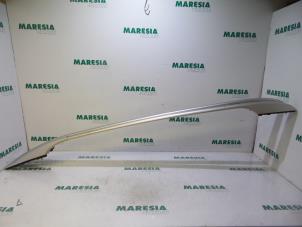 Used Roof rail kit Peugeot 307 SW (3H) 1.6 HDiF 110 16V Price € 50,00 Margin scheme offered by Maresia Parts