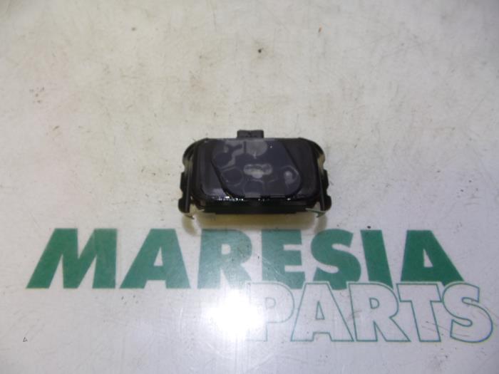 Begagnade Regnsensor Peugeot 407 SW (6E) 1.6 HDiF 16V Pris € 60,00 Marginaltabell erbjuds av Maresia Parts