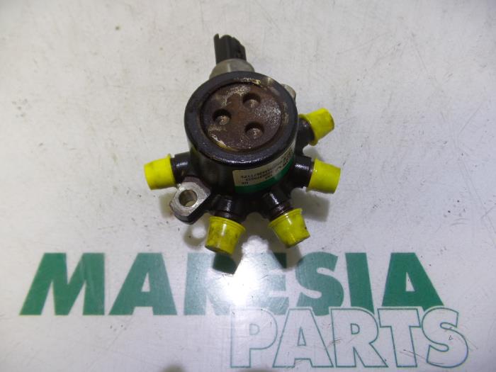 Usagé Système d'injection Renault Scénic II (JM) 1.5 dCi 85 Prix € 60,00 Règlement à la marge proposé par Maresia Parts