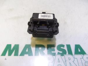 Używane Opornik nagrzewnicy Peugeot 508 SW (8E/8U) 1.6 HDiF 16V Cena € 40,00 Procedura marży oferowane przez Maresia Parts