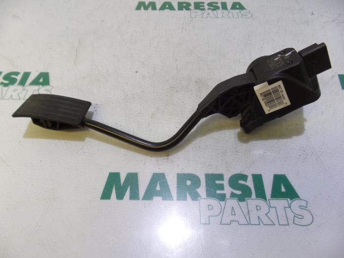 Begagnade Gaspedalsensor Peugeot 508 SW (8E/8U) 1.6 HDiF 16V Pris € 35,00 Marginaltabell erbjuds av Maresia Parts