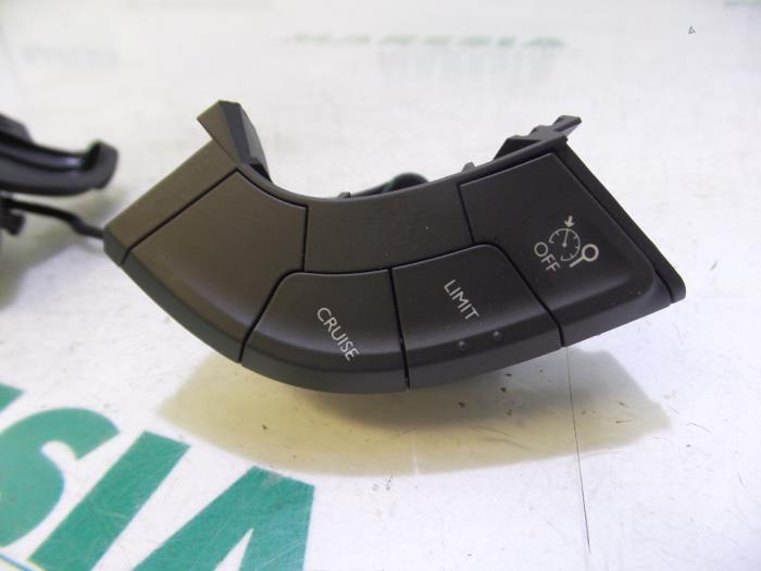 Cruise control switch from a Peugeot 508 SW (8E/8U) 1.6 HDiF 16V 2014
