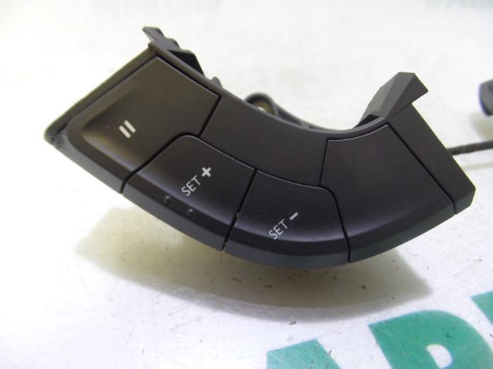 Cruise control switch from a Peugeot 508 SW (8E/8U) 1.6 HDiF 16V 2014