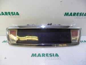 Usagé Réflecteur plaque arrière Lancia Thesis (841) 2.4 JTD Prix € 157,50 Règlement à la marge proposé par Maresia Parts