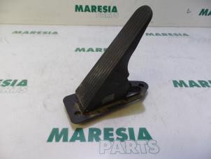 Usagé Capteur de position pédale d'accélérateur Lancia Thesis (841) 2.4 JTD Prix € 75,00 Règlement à la marge proposé par Maresia Parts