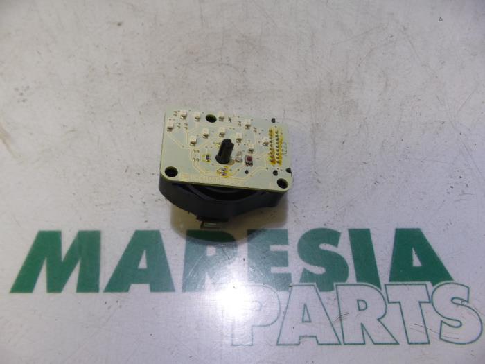 Usagé Ordinateur éclairage Lancia Thesis (841) 2.4 JTD Prix € 157,50 Règlement à la marge proposé par Maresia Parts