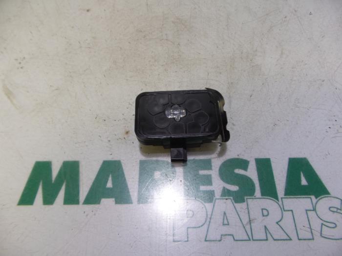 Begagnade Regnsensor Lancia Thesis (841) 2.4 JTD Pris € 40,00 Marginaltabell erbjuds av Maresia Parts