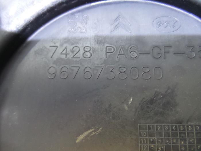 Timing cover from a Peugeot 508 SW (8E/8U) 1.6 HDiF 16V 2014