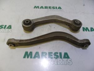 Usagé Bras de suspension bas arrière gauche Lancia Thesis (841) 2.4 JTD Prix € 50,00 Règlement à la marge proposé par Maresia Parts