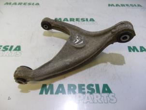 Used Rear lower wishbone, left Peugeot 407 SW (6E) 1.6 HDiF 16V Price € 105,00 Margin scheme offered by Maresia Parts
