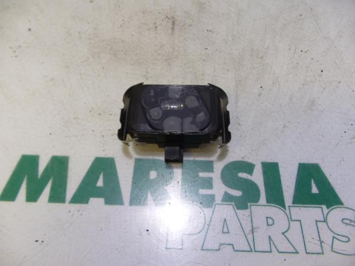 Begagnade Regnsensor Renault Vel Satis (BJ) 2.0 16V Turbo Pris € 25,00 Marginaltabell erbjuds av Maresia Parts