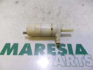Używane Pompa spryskiwacza przód Lancia Thesis (841) 2.4 JTD Cena € 25,00 Procedura marży oferowane przez Maresia Parts
