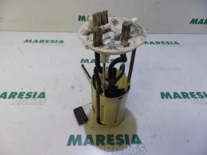 Usagé Pompe à carburant Lancia Thesis (841) 2.4 JTD Prix € 105,00 Règlement à la marge proposé par Maresia Parts