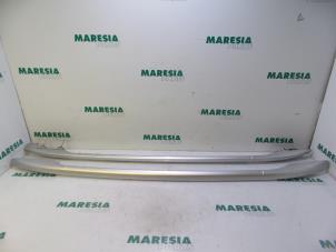 Used Roof rail kit Peugeot 407 SW (6E) 1.6 HDiF 16V Price € 75,00 Margin scheme offered by Maresia Parts