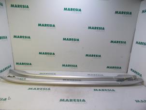 Used Roof rail kit Peugeot 407 SW (6E) 2.0 HDiF 16V Price € 75,00 Margin scheme offered by Maresia Parts