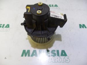 Używane Silnik wentylatora nagrzewnicy Fiat Panda (169) 1.2, Classic Cena € 25,00 Procedura marży oferowane przez Maresia Parts