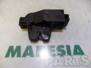 Used Tailgate lock mechanism Peugeot 206 SW (2E/K) 1.6 16V Price € 25,00 Margin scheme offered by Maresia Parts
