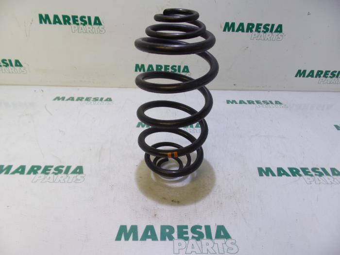 Rear coil spring from a Renault Kangoo Express (FW) ZE 2013