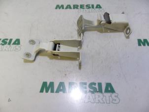 Used Tailgate hinge Renault Kangoo Express (FW) ZE Price € 48,40 Inclusive VAT offered by Maresia Parts