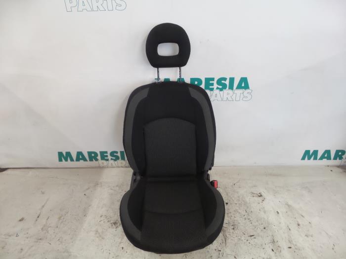 Seat, right from a Peugeot 206 SW (2E/K) 1.6 16V 2006
