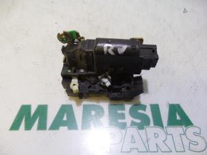 Used Door lock mechanism 2-door, right Renault Master III (FD/HD) 2.5 dCi 16V 100 Price € 40,00 Margin scheme offered by Maresia Parts