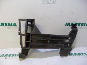 Used Rear bumper frame Renault Master III (FD/HD) 2.5 dCi 16V 100 Price € 25,00 Margin scheme offered by Maresia Parts