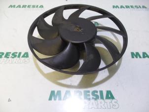 Used Fan motor Renault Master III (FD/HD) 2.5 dCi 16V 100 Price € 39,95 Margin scheme offered by Maresia Parts