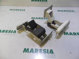 Used Tailgate hinge Citroen Jumpy (G9) 1.6 HDI 16V Price € 60,00 Margin scheme offered by Maresia Parts