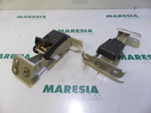 Used Tailgate hinge Citroen Jumpy (G9) 1.6 HDI 16V Price € 50,00 Margin scheme offered by Maresia Parts