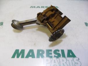 Used Oil pump Renault Clio II (BB/CB) 1.4 16V Price € 105,00 Margin scheme offered by Maresia Parts
