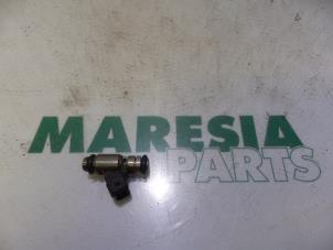 Usados Inyector (inyección de gasolina) Fiat Punto Cabriolet (176C) 90 ELX 1.6 Precio € 20,00 Norma de margen ofrecido por Maresia Parts