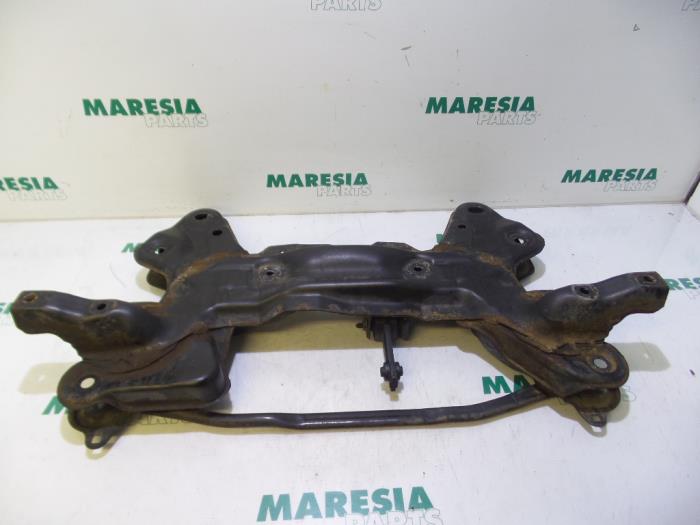Usados Subchasis Peugeot 1007 (KM) 1.4 16V Precio € 75,00 Norma de margen ofrecido por Maresia Parts