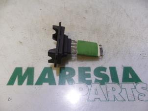 Used Heater resistor Peugeot 1007 (KM) 1.4 16V Price € 25,00 Margin scheme offered by Maresia Parts