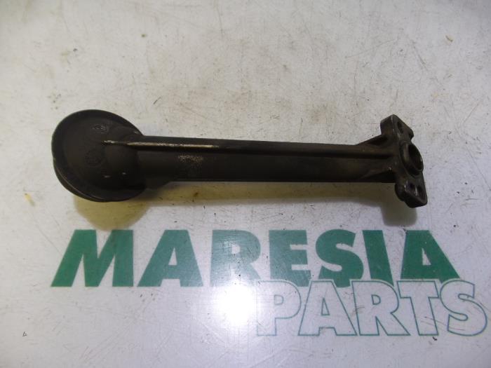 Używane Pompa oleju Renault Clio II (BB/CB) 1.2 Cena € 25,00 Procedura marży oferowane przez Maresia Parts