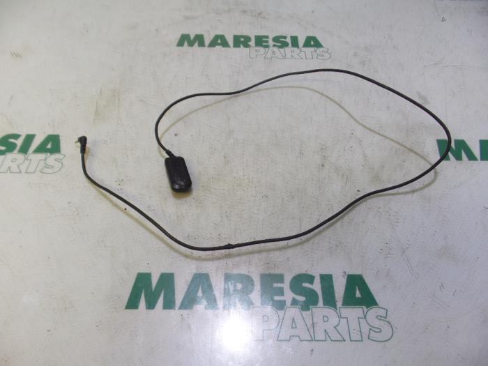 Używane Antena Alfa Romeo 4C (960) 1.75 TBI 16V Cena € 60,00 Procedura marży oferowane przez Maresia Parts