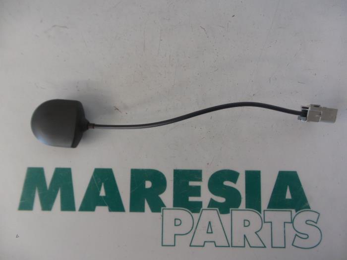 Używane Antena Peugeot 607 (9D/U) 2.2 16V Cena € 25,00 Procedura marży oferowane przez Maresia Parts